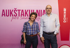 Premjera &bdquo;Auk&scaron;takulniais per santuoką&ldquo;