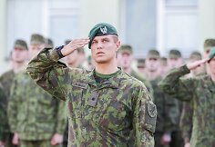 Į Ukrainos karių mokymo misiją i&scaron;lydėta &scaron;e&scaron;toji Lietuvos karinių instruktorių pamaina