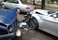 Avarijoje Kaune apdaužyti BM ir WV Passat