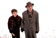 Freddie Highmore'as ir Davidas Kelly filme &bdquo;Čarlis ir &scaron;okolado fabrikas&ldquo;