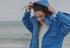 &bdquo;Ducktail Rainwear&ldquo; naujos kolekcijos modelis