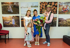 Gintarė ir Tomas Slausgalviai bei Agnė Kru&scaron;inskienė