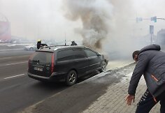 Aleksote degė automobilis