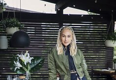 Indrė Stonkuvienė atnaujintoje terasoje