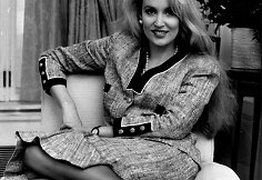 Jerry Hall (1985 m.)