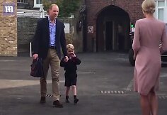 Princas Williamas palydi sūnų George'ą į mokyklą