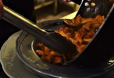 „La pasta“ kasdienybė: 18 tonų miltų, tūkstančiai porcijų ir neblėstanti meilė makaronams