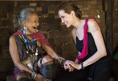 Angelina Jolie pabėgėlių stovykloje Tailande