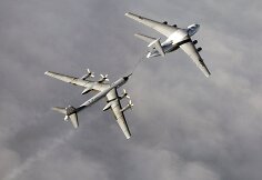 Rusijos &bdquo;Tupolev Tu-95&ldquo; strateginiam bombone&scaron;iui pildomi degalai i&scaron; &bdquo;Ilyushin IL-78&ldquo;