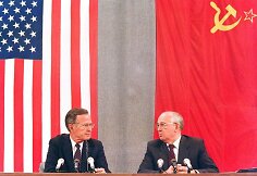 George'as Bushas vyresnysis ir Michailas Gorbačiovas (1991 m. liepos 31 d.)