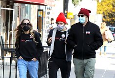 Sarah Jessica Parker, Matthew Broderickas ir poros sūnus Jamesas (viduryje)