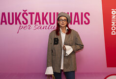 Premjera &bdquo;Auk&scaron;takulniais per santuoką&ldquo;