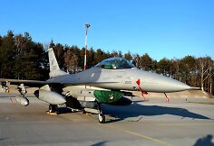 Naikintuvai F-16 ir kiti JAV lėktuvai jau Lenkijoje