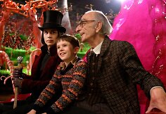 Johnny Deppas, Freddie Highmore'as ir Davidas Kelly filme &bdquo;Čarlis ir &scaron;okolado fabrikas&ldquo;