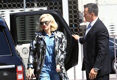 Gwen Stefani su savo asmens sargybiniu