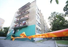 Griūvantis daugiabutis Kaune