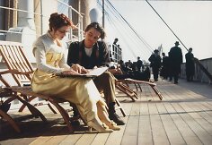 Leonardo DiCaprio ir Kate Winslet filme „Titanikas“ (1997 m.)