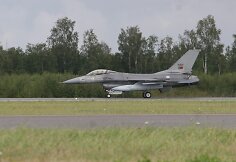 NATO bazėje nusileido šeši Portugalijos naikintuvai F-16