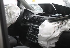 Panevėžyje susidūrus BMW ir &bdquo;Alfa Romeo&ldquo; automobiliams, į ligoninę i&scaron;vežtos trys mažametės