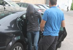 Į teismą vedamas nužudymu įtariamas nepilnametis