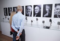 Parodos &bdquo;100 tikrų žmonių portretų&ldquo; akimirka
