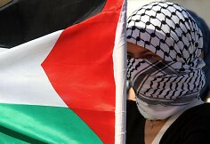 Palestinietė su vėliava.