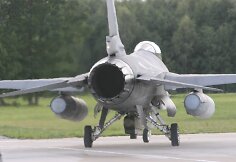 NATO bazėje nusileido šeši Portugalijos naikintuvai F-16