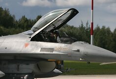 NATO bazėje nusileido šeši Portugalijos naikintuvai F-16