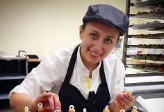 Virginija gamina &scaron;okoladines kalėdines dekoracijas