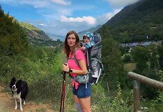Mingailė Skuodytė su sūneliu ir savo &scaron;unimi kalnuose