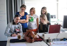 Moterims ir merginoms skirtos programavimo dirbtuvės „Rails Girls“