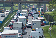 Tūkstantmečio gatvėje i&scaron;siliejo tona degalų