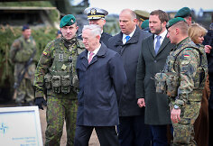 JAV Gynybos sekretoriaus J. Mattis vizitas  poligone Pabradėje