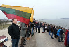 Klaipėdoje pasitinkamas laivas &bdquo;Independence&ldquo;