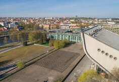 I&scaron;rikiuotos kėdės prie Vilniaus koncertų ir sporto rūmų