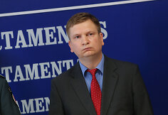 Lietuvos Respublikos generalinės prokuratūros Baudžiamojo persekiojimo departamento vyriausiojo prokuroro pavaduotojas Tomas Kru&scaron;na.