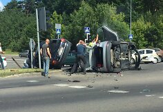 Apvirtęs automobilis