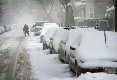 Čikagoje apsnigti automobiliai