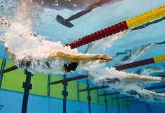200 m plaukimo peteliške moterų startas