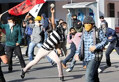 Turkijoje kurdus palaikantys demonstrantai susirėmė su policija