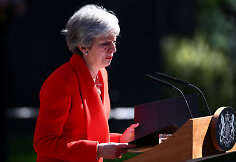 Theresa May paskelbė apie atsistatydinimą