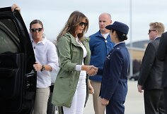 Melania Trump apsilankė JAV ir Meksikos pasienyje