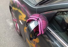 Dažais išmargintas „Lexus“