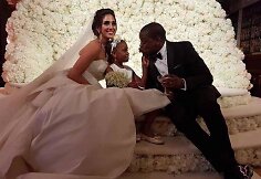 Folarinas Alakija su dukra ir Nazanin Jafarian Ghaissarifar
