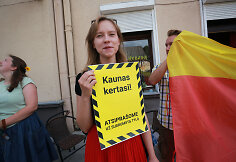 Kauniečiai protestavo prie&scaron; medžių pjovimą mieste