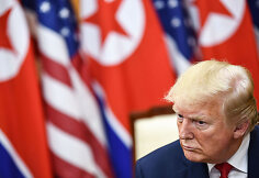 Trečią kartą susitiko Donaldas Trumpas ir Kim Jong Unas