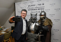 Vakarienės restorane akimirka