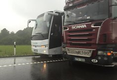 Policija leido krepšininkų autobusui įvykio vietą aplenkti kelkraščiu.