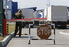 Rusijos &bdquo;humanitarinės pagalbos&ldquo; sunkvežimiai prie Ukrainos sienos