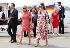 Prancūzijos ir Argentinos prezidentų žmonos Brigitte Trogneux ir Juliana Awada